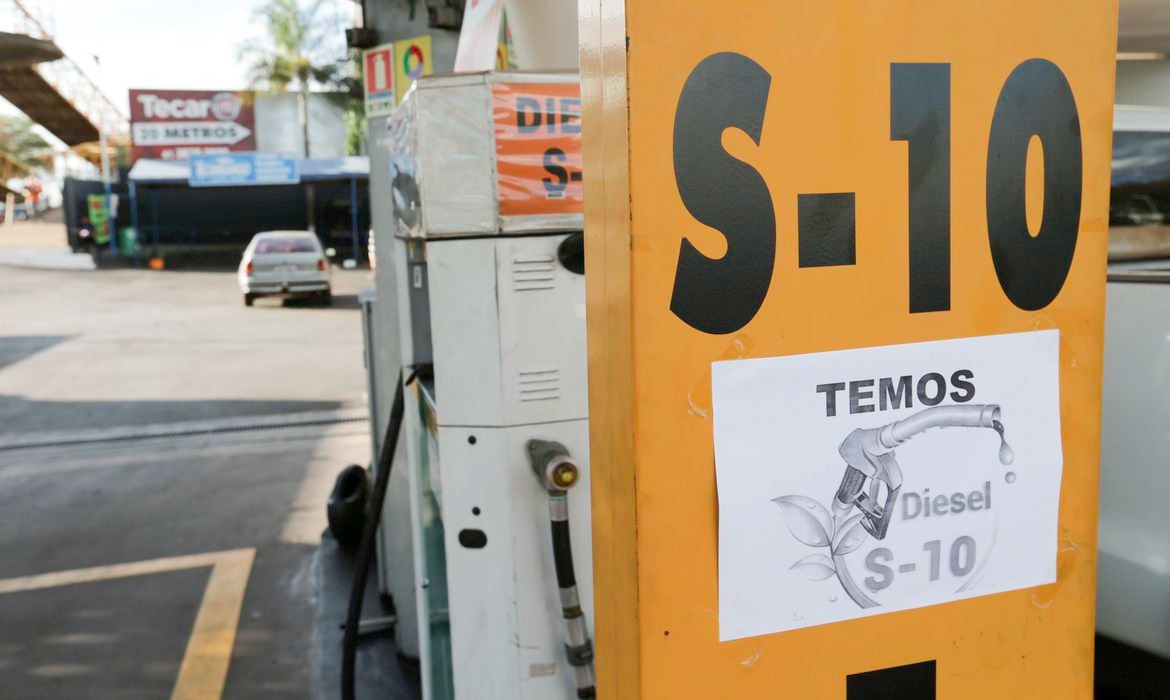 Petrobras reduz em 4% preço do diesel vendido a distribuidoras